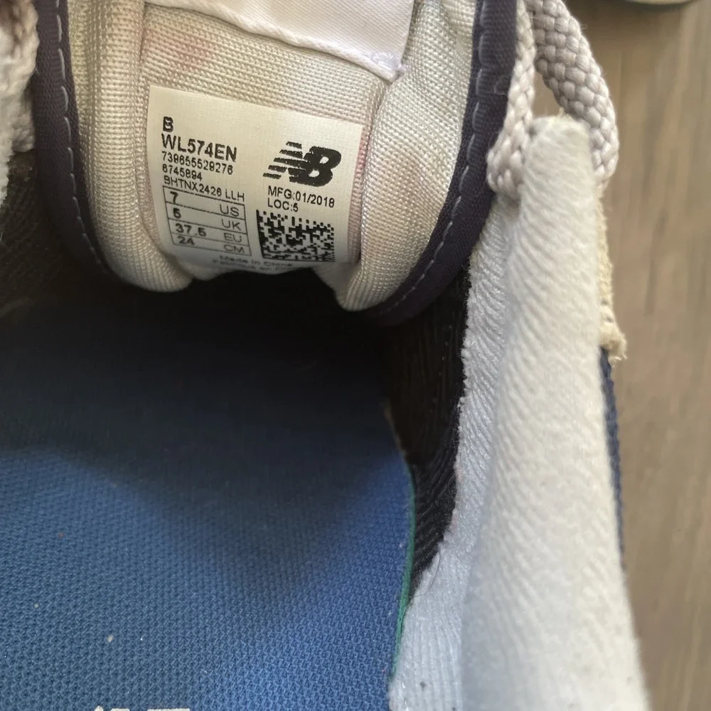 New Balance Women's Navy & Gray 574 Size 7B